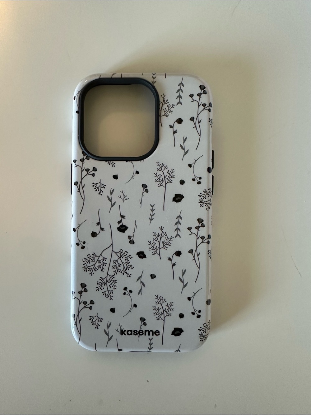 Kaseme White Floral Protective Phone Case - IPhone 14 Pro
